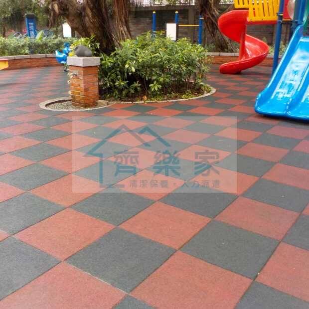 社區公園遊戲地墊高壓沖洗清洗後